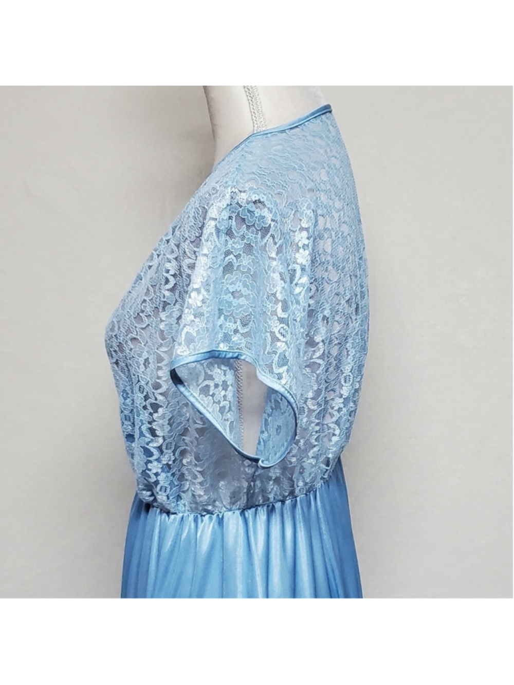 80s Vintage Powder Blue Sheer Lace Stretchy Satin Plunging Neckline Maxi Nighty - Picture 8 of 12